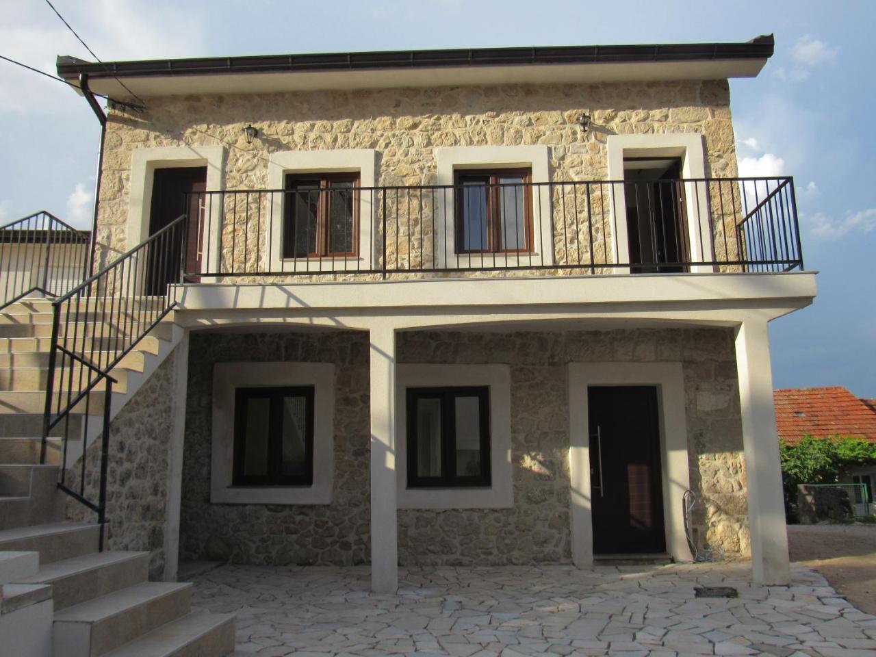Stara Kuca Estate *